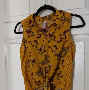 Yellow sleeveless top